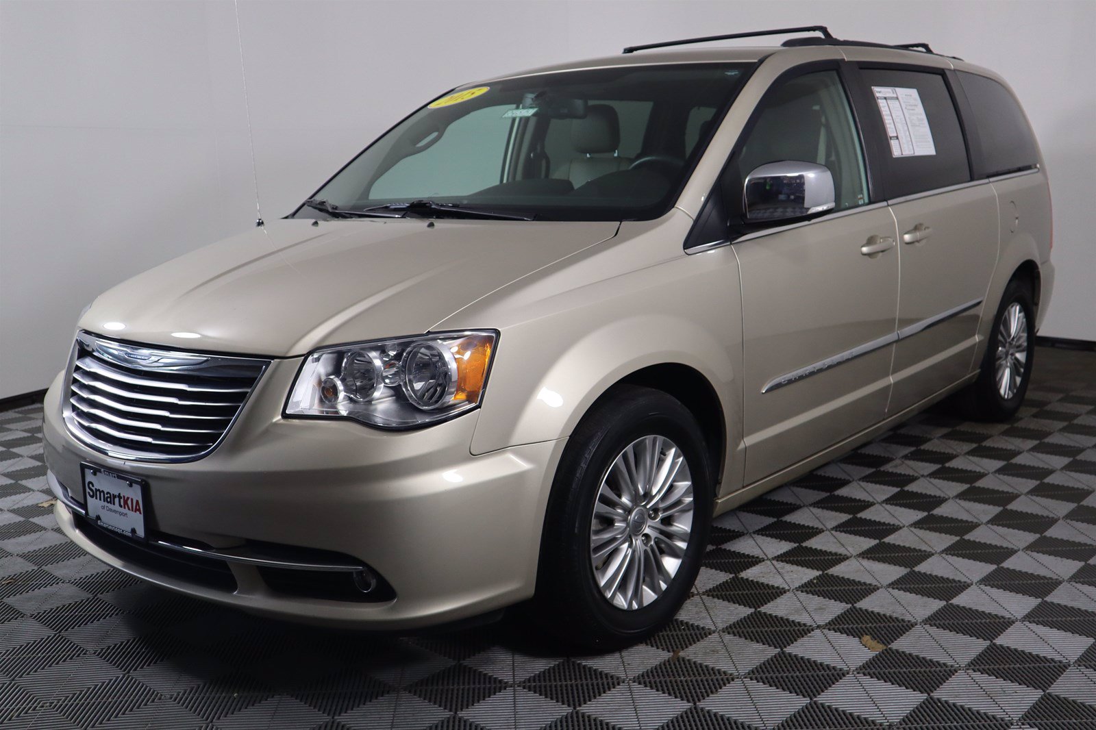 PreOwned 2015 Chrysler Town & Country TouringL