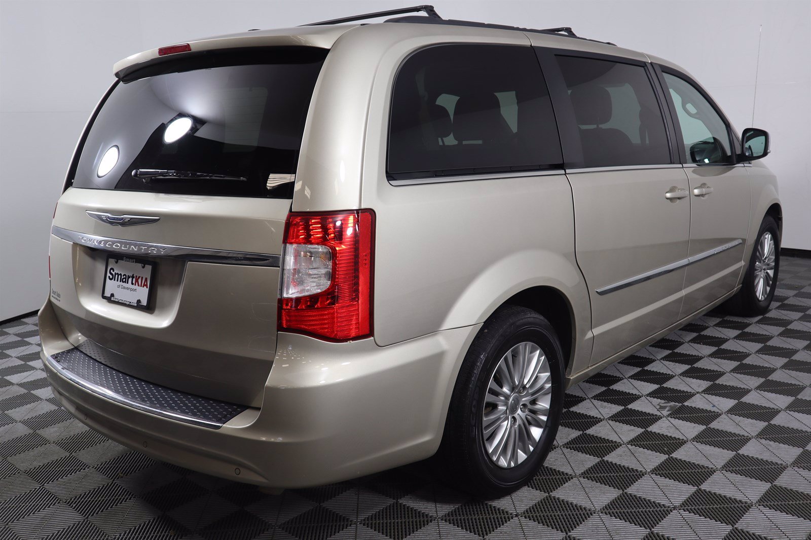 PreOwned 2015 Chrysler Town & Country TouringL