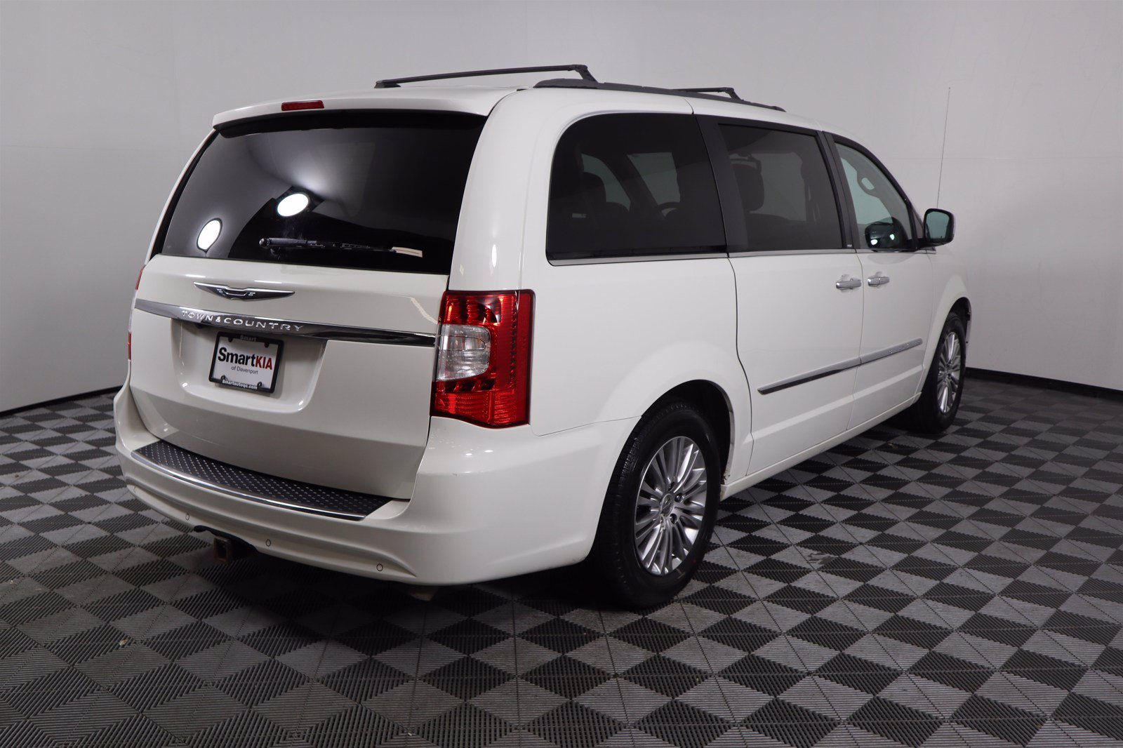 PreOwned 2013 Chrysler Town & Country TouringL